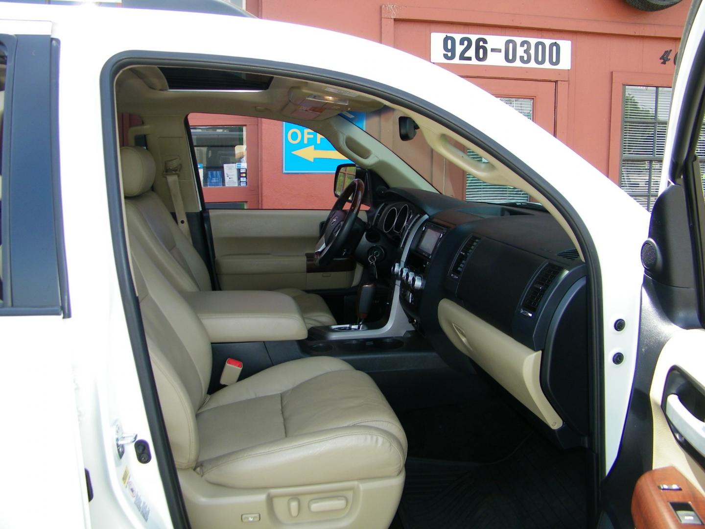 2015 White /Brown Toyota Sequoia Plantium 4WD FFV (5TDDW5G19FS) with an 5.7L V8 DOHC 32V FFV engine, 6-Speed Automatic transmission, located at 4000 Bee Ridge Road, Sarasota, FL, 34233, (941) 926-0300, 27.298664, -82.489151 - Photo#6